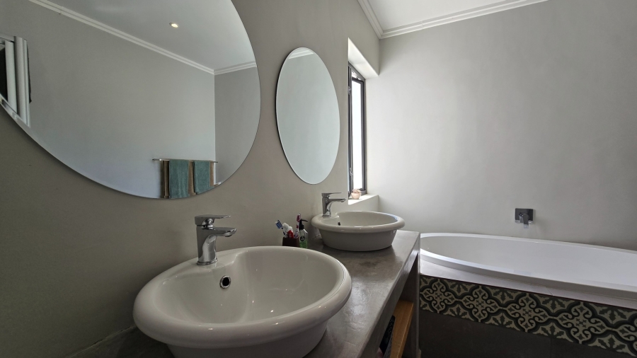 3 Bedroom Property for Sale in La Roche Western Cape